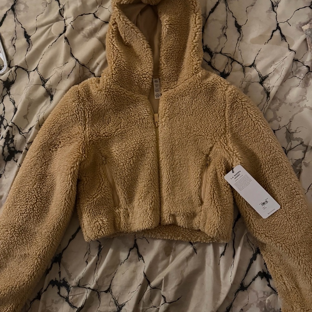 NWT ALO Yoga LA Sherpa Jacket- xs camel